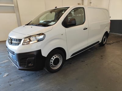 Opel Vivaro Furgone 1.5 Diesel 100CV S&amp;S PL-TN M Furgone Essentia  del 2023 usata a Milano