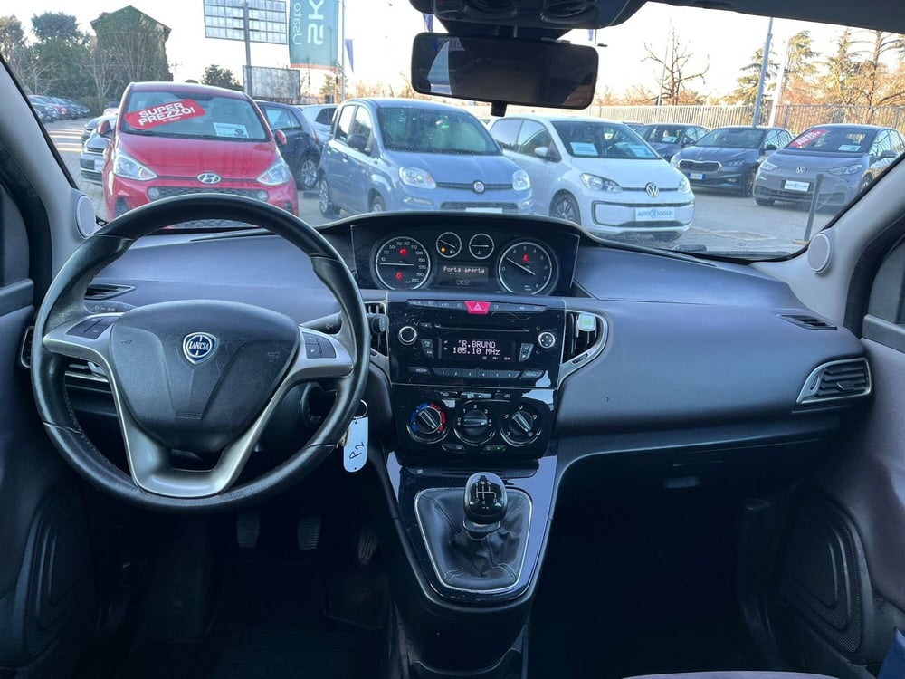 Lancia Ypsilon usata a Milano (14)