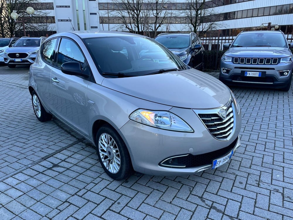 Lancia Ypsilon usata a Milano (3)