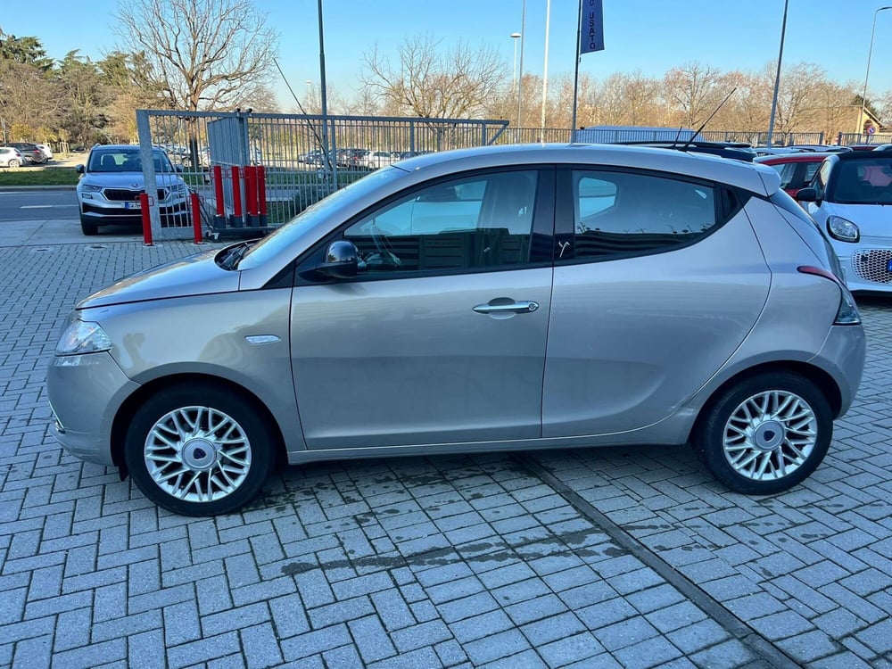 Lancia Ypsilon usata a Milano (4)