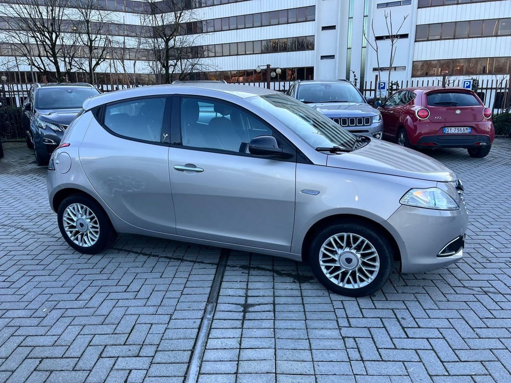 Lancia Ypsilon usata a Milano (5)