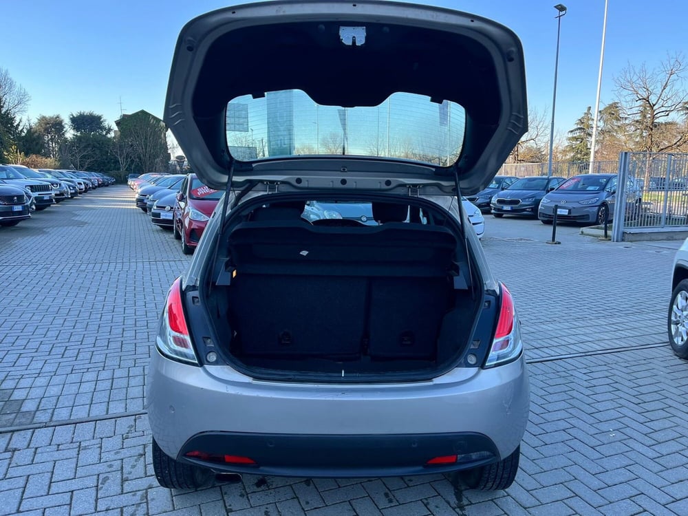 Lancia Ypsilon usata a Milano (9)