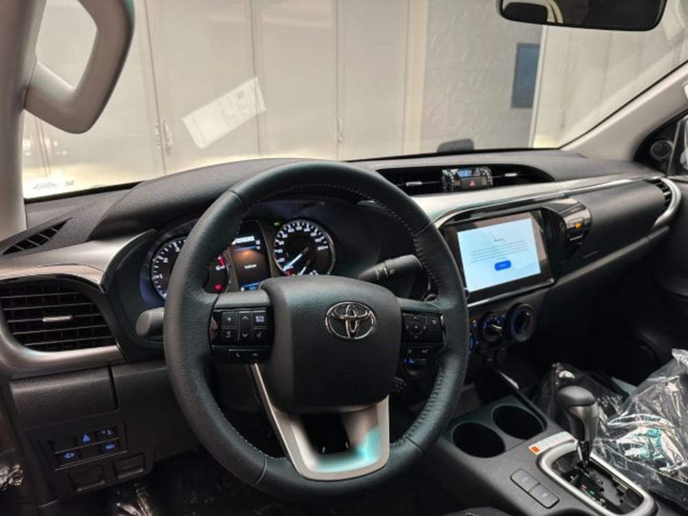 Toyota Hilux nuova a Cuneo (9)