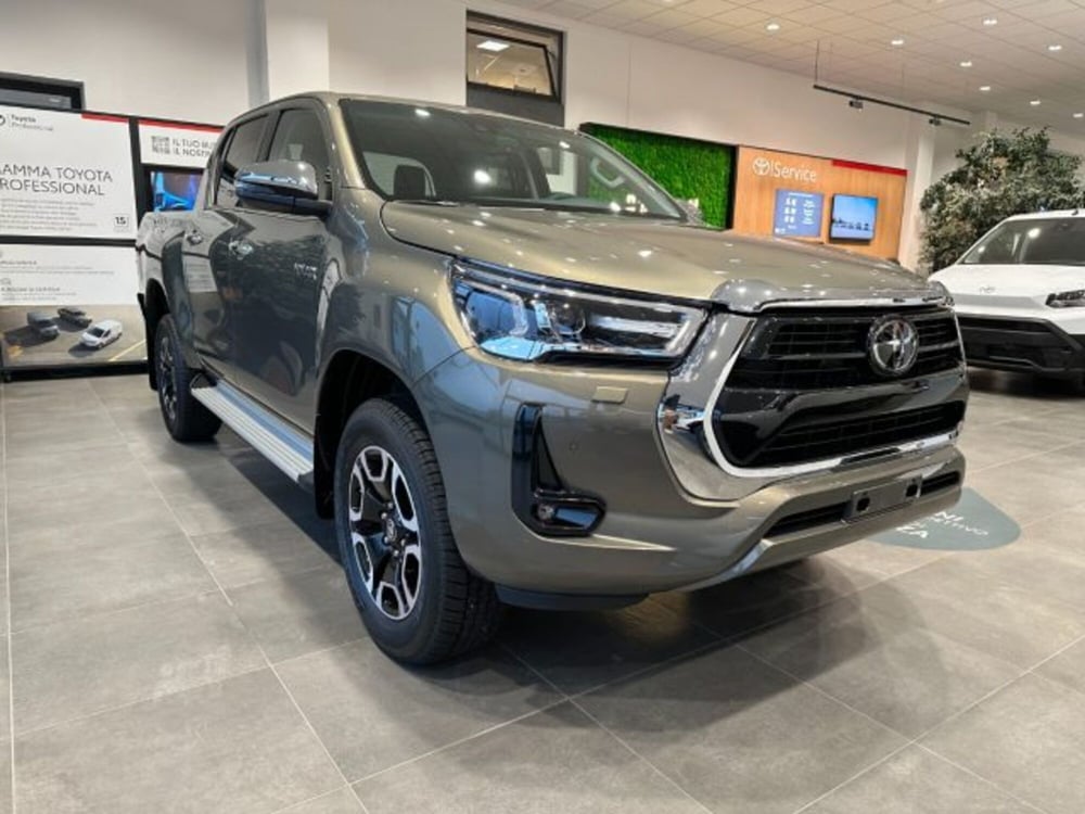 Toyota Hilux nuova a Cuneo (2)