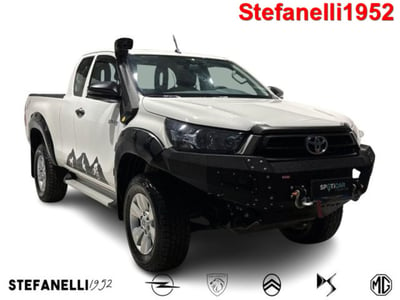 Toyota Hilux 2.D-4D 4WD 2 porte Extra Cab Comfort  del 2021 usata a Bologna