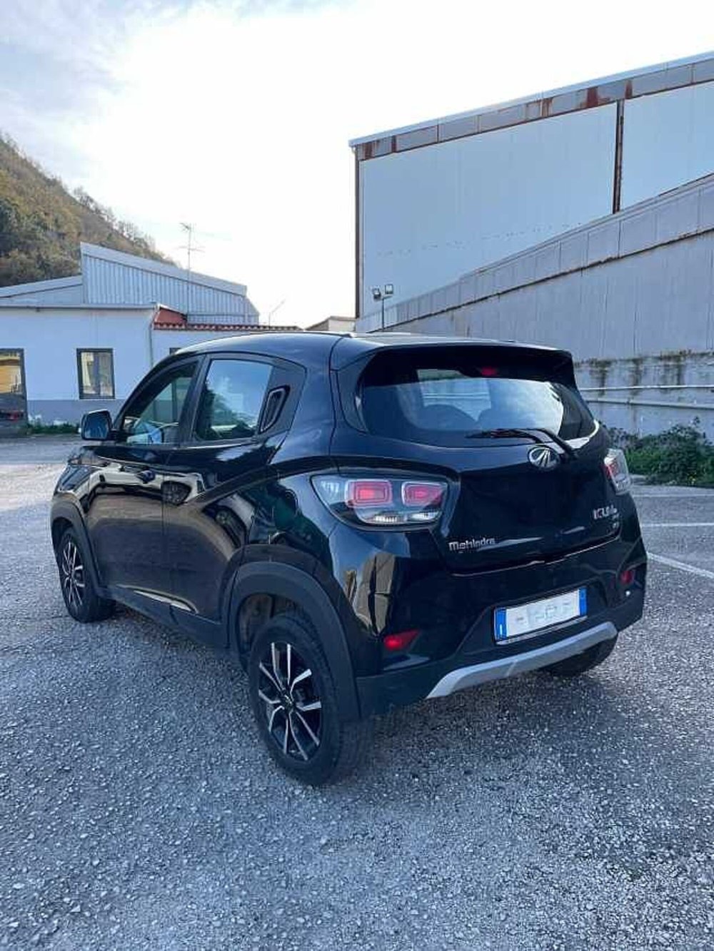 Mahindra KUV100 usata a Caserta (3)