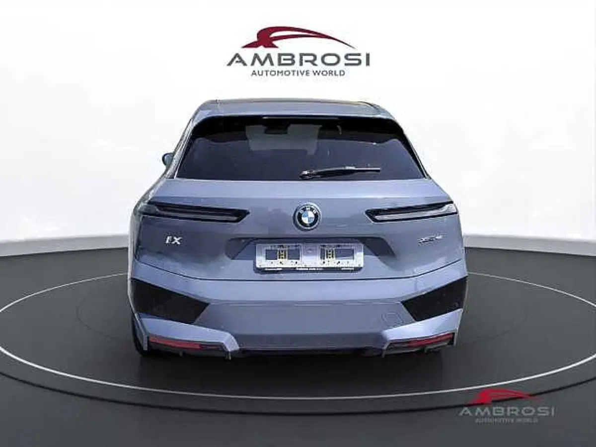 BMW iX nuova a Viterbo (8)