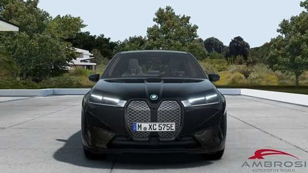 BMW iX nuova a Viterbo (3)
