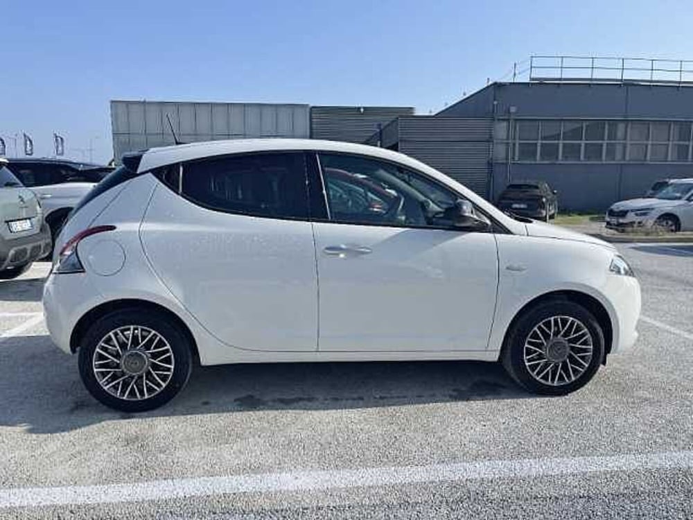 Lancia Ypsilon usata a Ravenna (4)