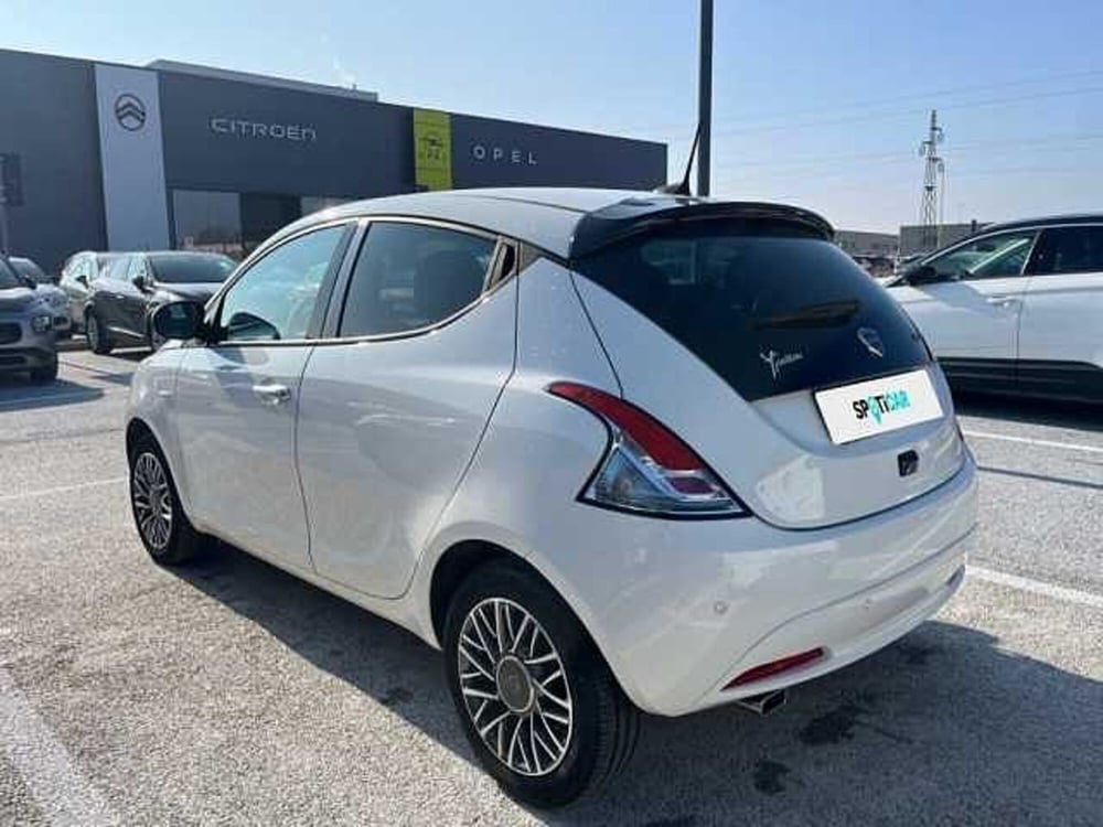 Lancia Ypsilon usata a Ravenna (6)