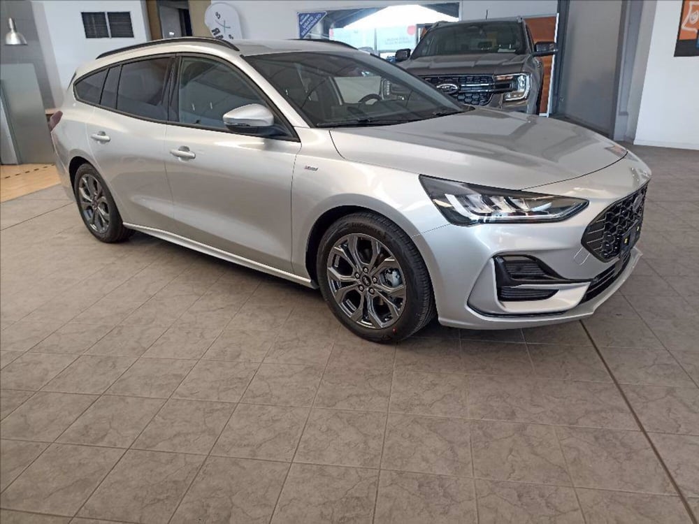 Ford Focus Station Wagon nuova a Milano (4)