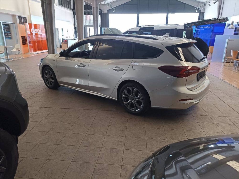 Ford Focus Station Wagon nuova a Milano (5)