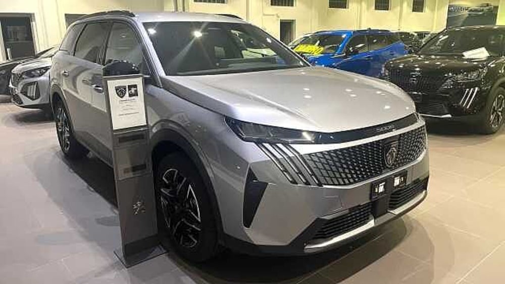 Peugeot 5008 nuova a Milano (2)