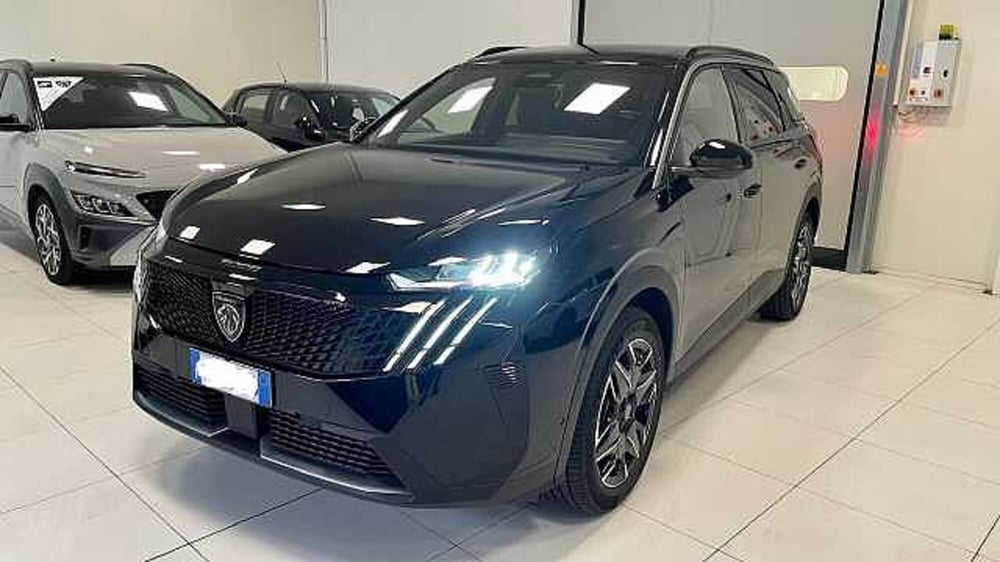 Peugeot 5008 nuova a Milano