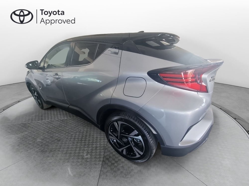 Toyota Toyota C-HR nuova a Lecce (3)