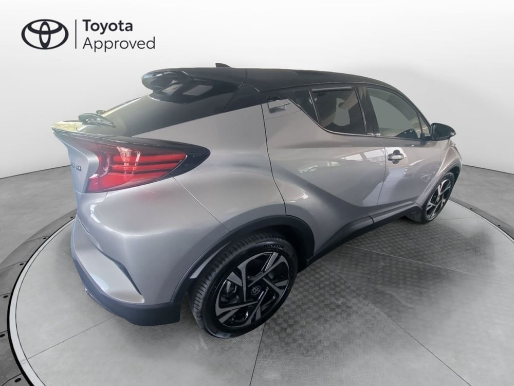 Toyota Toyota C-HR nuova a Lecce (4)