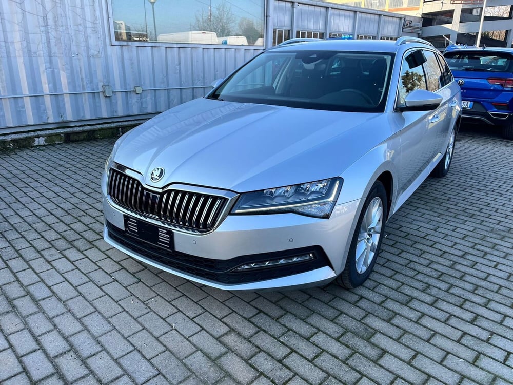 Skoda Superb Station Wagon nuova a Milano