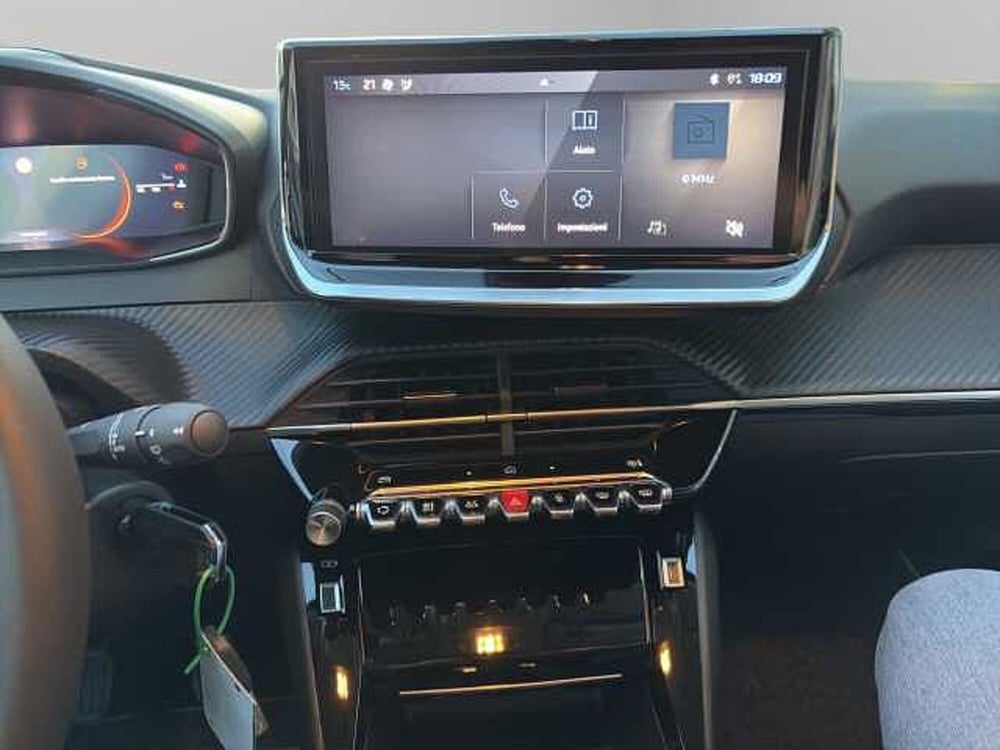 Peugeot 208 nuova a Vibo Valentia (14)