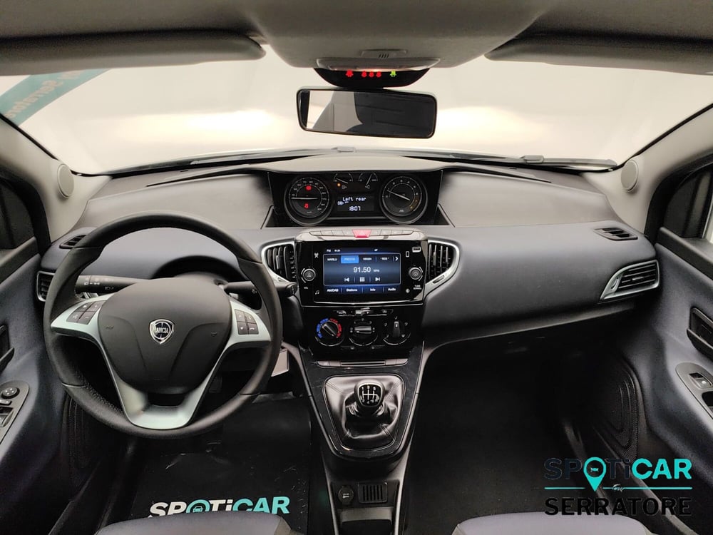 Lancia Ypsilon usata a Como (14)