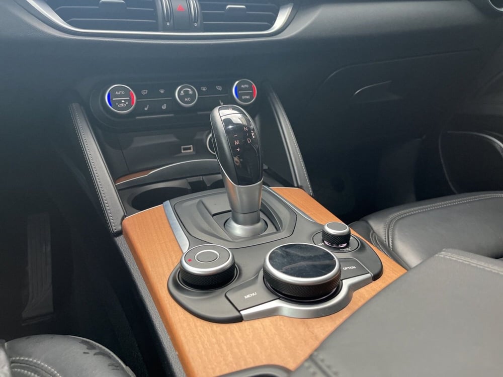 Alfa Romeo Stelvio usata a Torino (13)