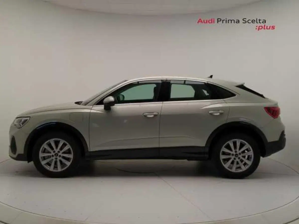 Audi Q3 Sportback nuova a Avellino (4)