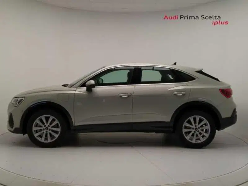 Audi Q3 Sportback nuova a Avellino (4)