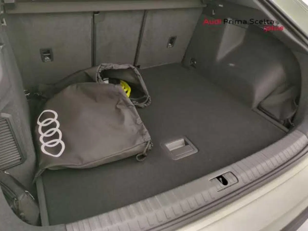 Audi Q3 Sportback nuova a Avellino (8)