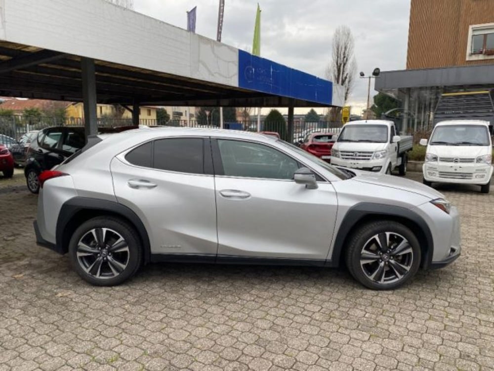 Lexus UX usata a Milano (3)