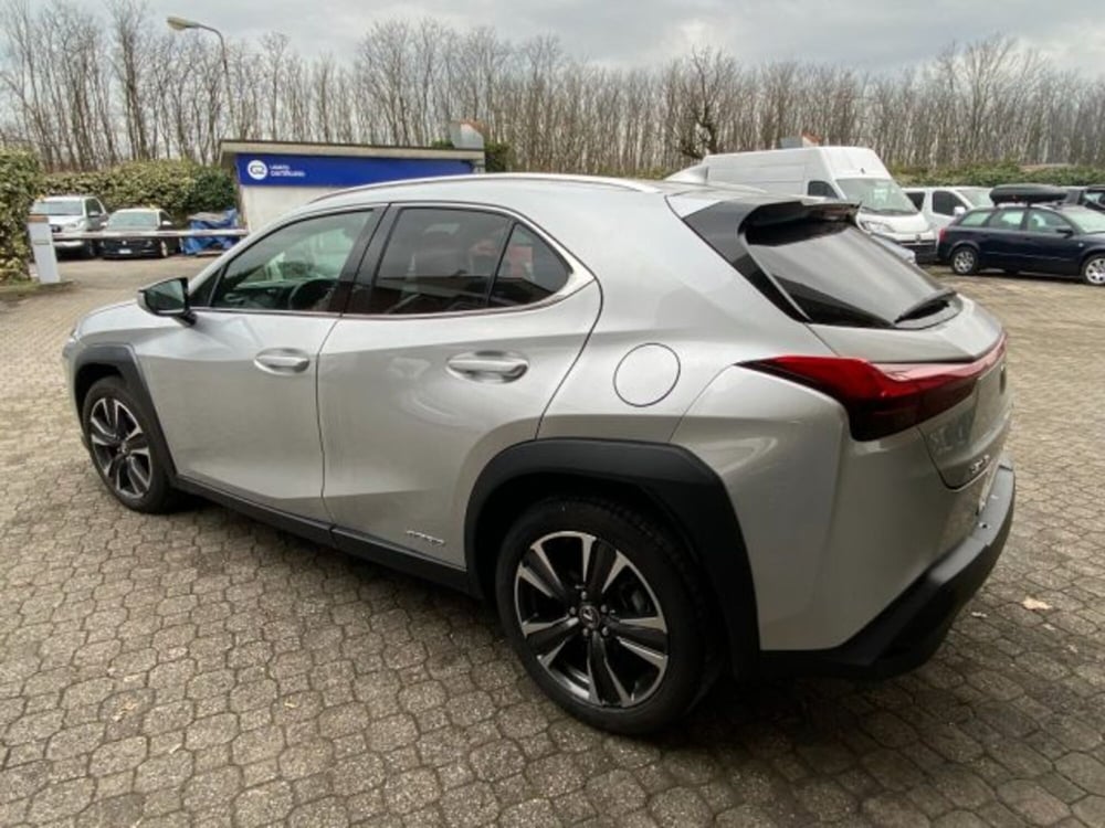 Lexus UX usata a Milano (6)