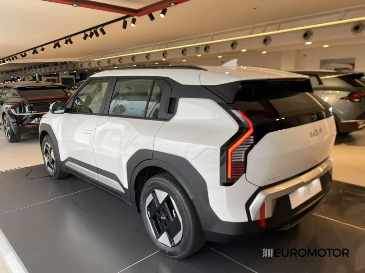 Kia EV3 nuova a Bari (11)