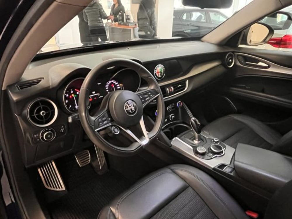 Alfa Romeo Stelvio usata a Oristano (9)