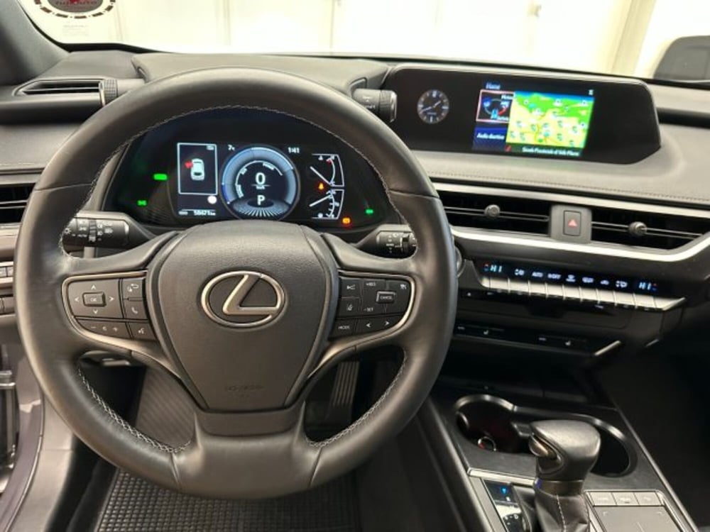 Lexus UX usata a Cuneo (16)