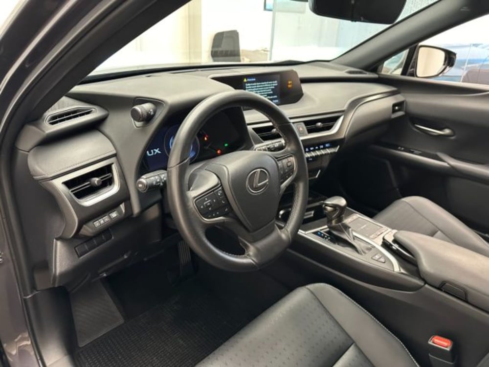 Lexus UX usata a Cuneo (9)