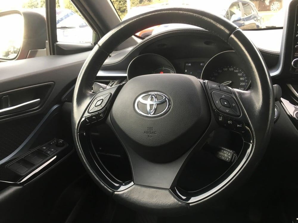 Toyota Toyota C-HR usata a Lecco (15)