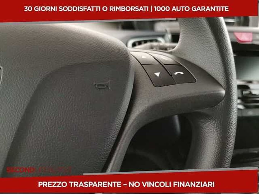 Lancia Ypsilon nuova a Chieti (17)