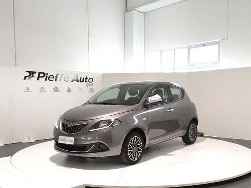 Lancia Ypsilon usata a Teramo