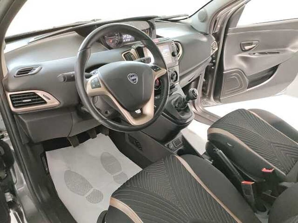 Lancia Ypsilon usata a Teramo (11)