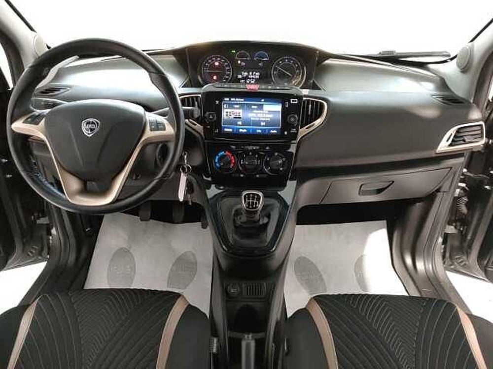 Lancia Ypsilon usata a Teramo (16)