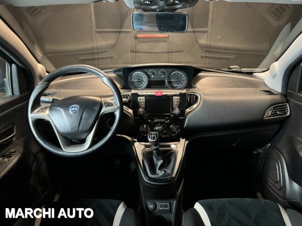 Lancia Ypsilon usata a Perugia (13)