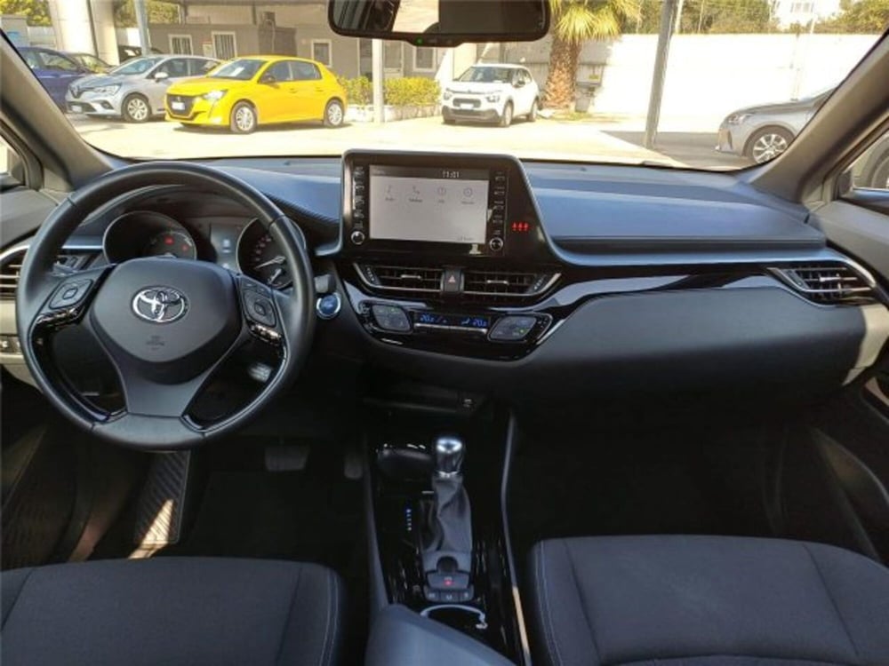 Toyota Toyota C-HR usata a Bari (13)