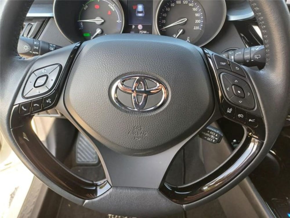 Toyota Toyota C-HR usata a Bari (15)