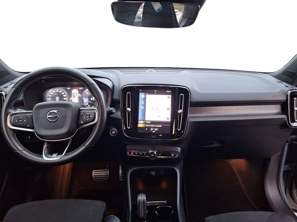 Volvo XC40 usata a Bari (7)