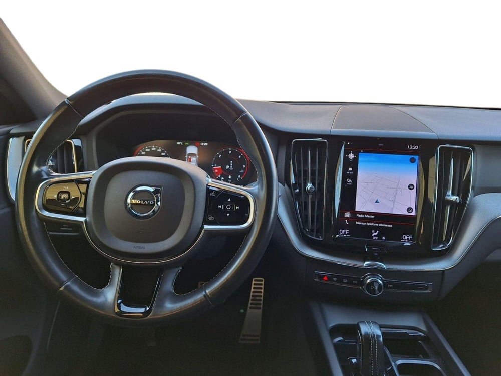 Volvo XC60 usata a Bari (8)