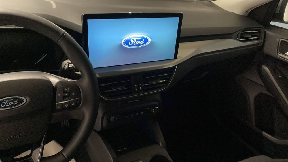 Ford Focus Station Wagon nuova a Bergamo (10)