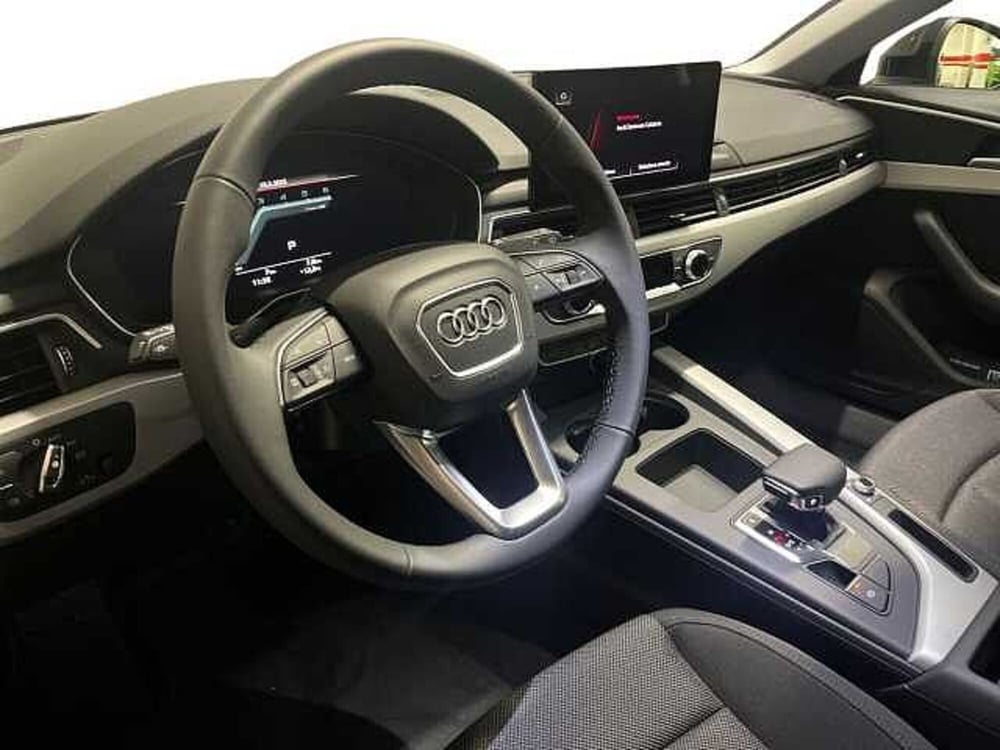 Audi A4 Avant nuova a Catanzaro (12)