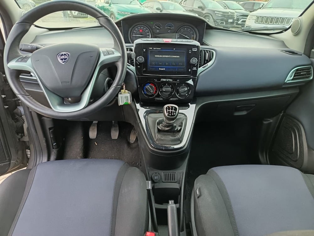 Lancia Ypsilon usata a Alessandria (17)