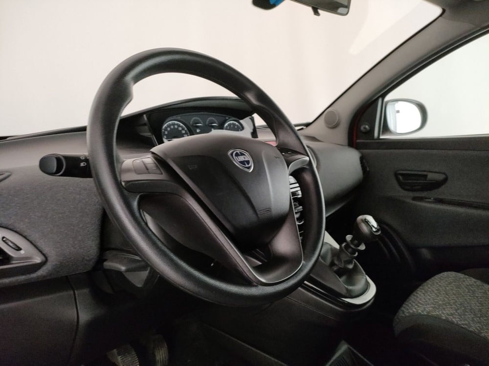 Lancia Ypsilon usata a Roma (11)