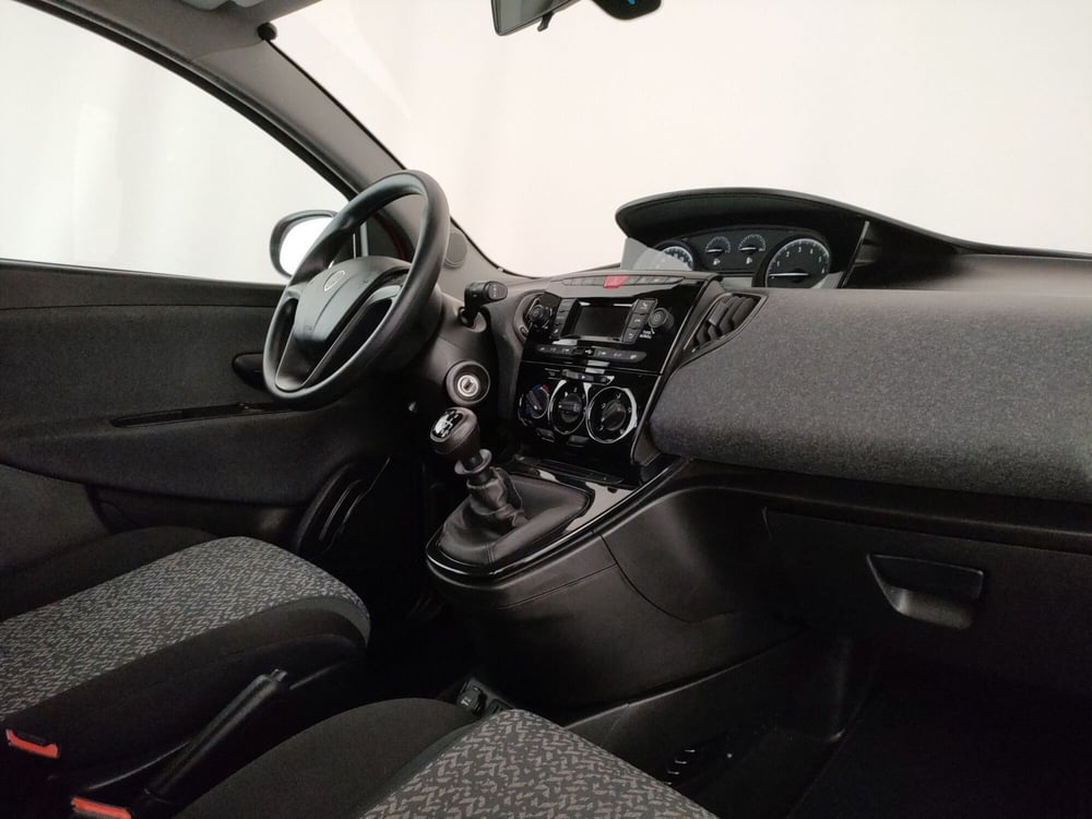 Lancia Ypsilon usata a Roma (7)