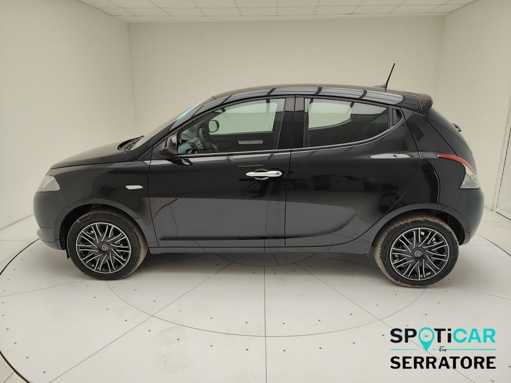 Lancia Ypsilon usata a Como (4)