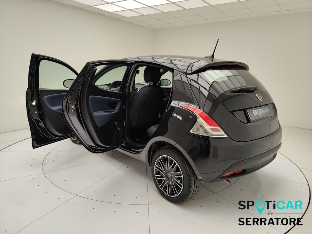 Lancia Ypsilon usata a Como (6)